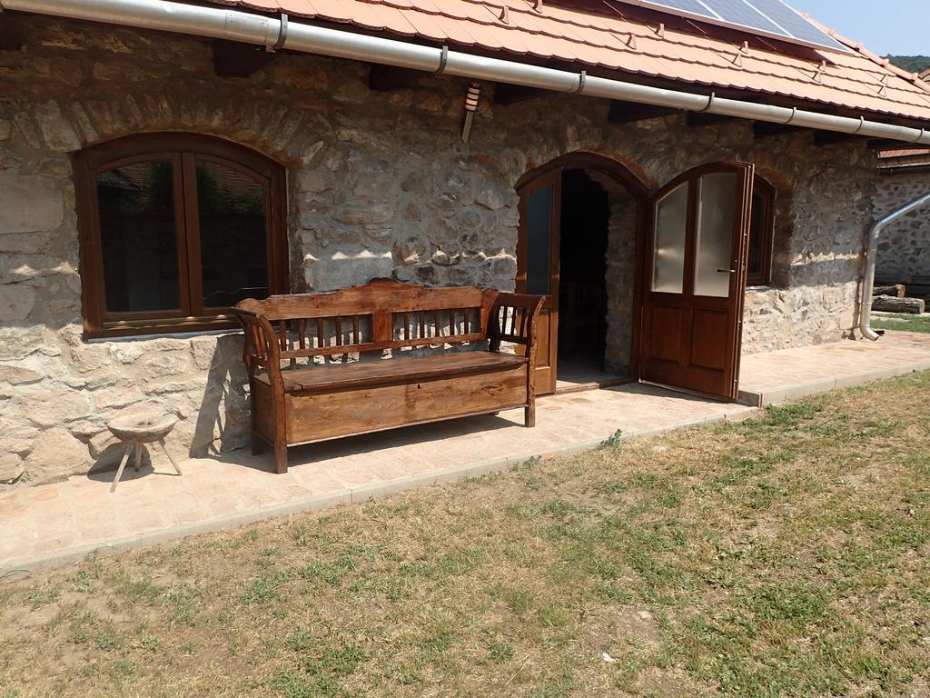 Hotel BoldogKőHáz Boldogkovaralja Esterno foto
