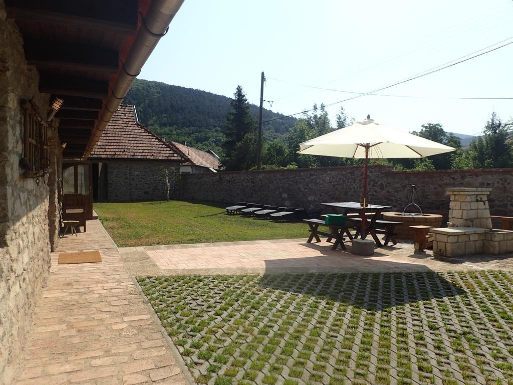 Hotel BoldogKőHáz Boldogkovaralja Esterno foto